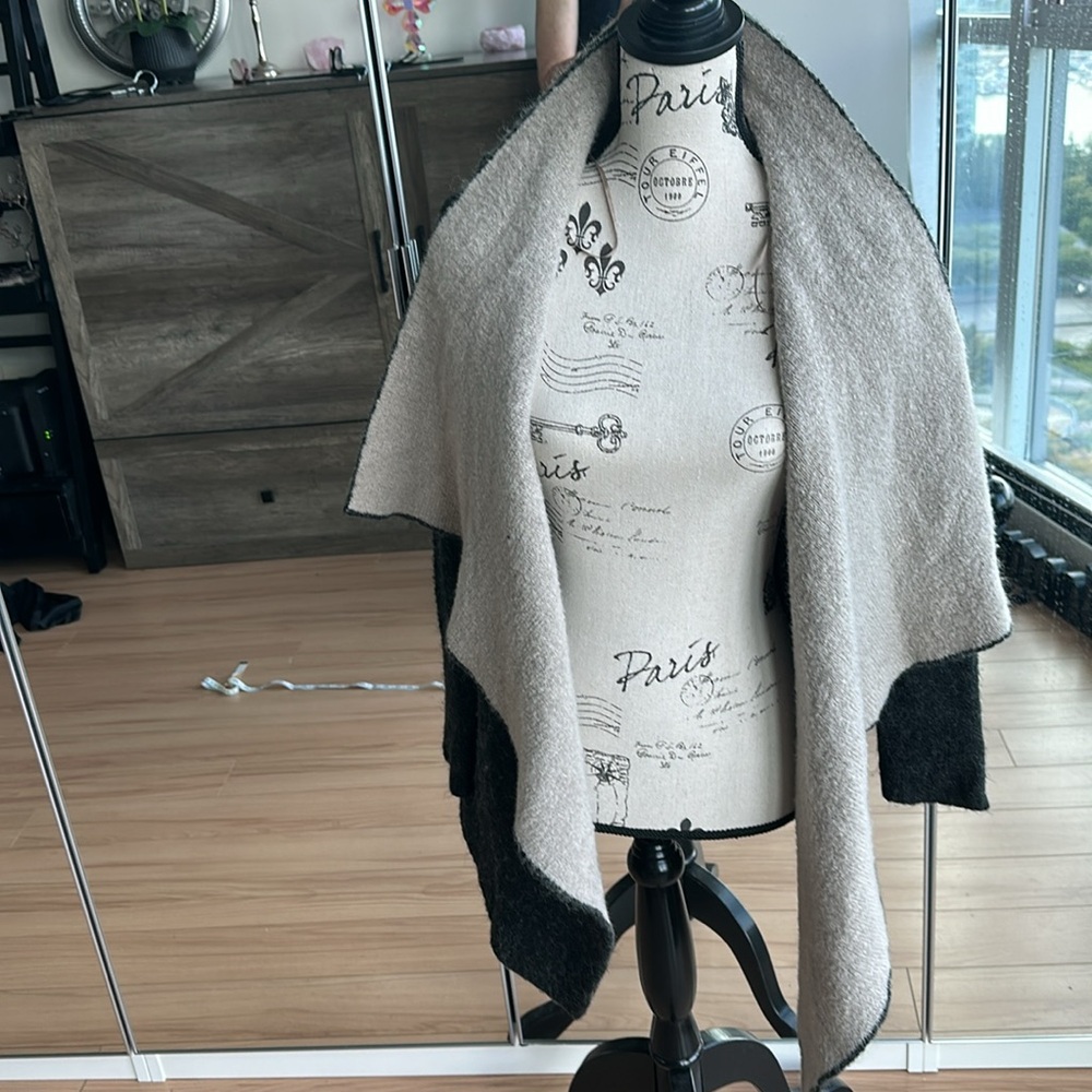 💜Zara Wrap💜 Grey and cream colour combo - Picture 3 of 5